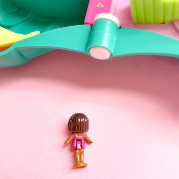 1995 Vintage Polly Pocket - Splash n’ Slide with 1 doll - Picture 4 of 5